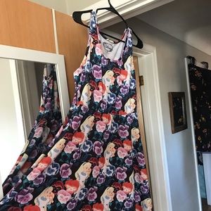 XL DISNEY Alice in Wonderland Dress 👗